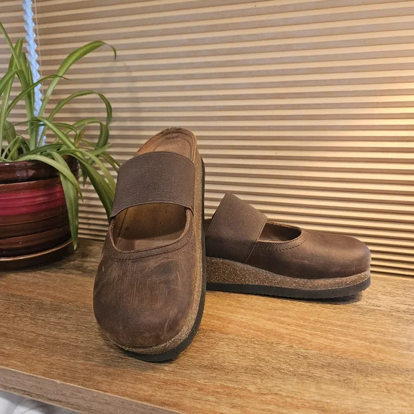 White Mountain Brown Bassi Leather Clogs - Picture 1 of 8
